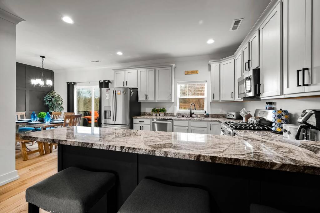 *Dog Friendly*Modern Home-Minutes To Dollywood, Gatlinburg, Smoky Mountains & Pigeon Forge! Extérieur photo