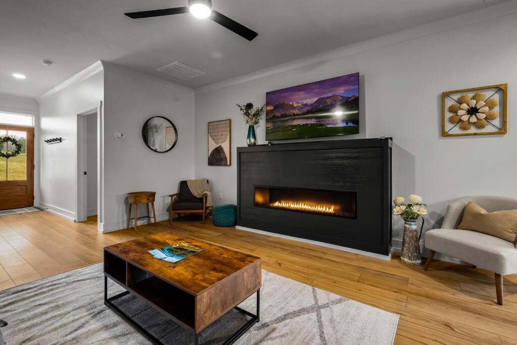 *Dog Friendly*Modern Home-Minutes To Dollywood, Gatlinburg, Smoky Mountains & Pigeon Forge! Extérieur photo